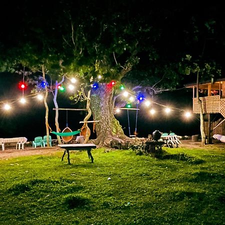 Bed and Breakfast Borbon'S Treehouse By The Sea Mambajao Exterior foto