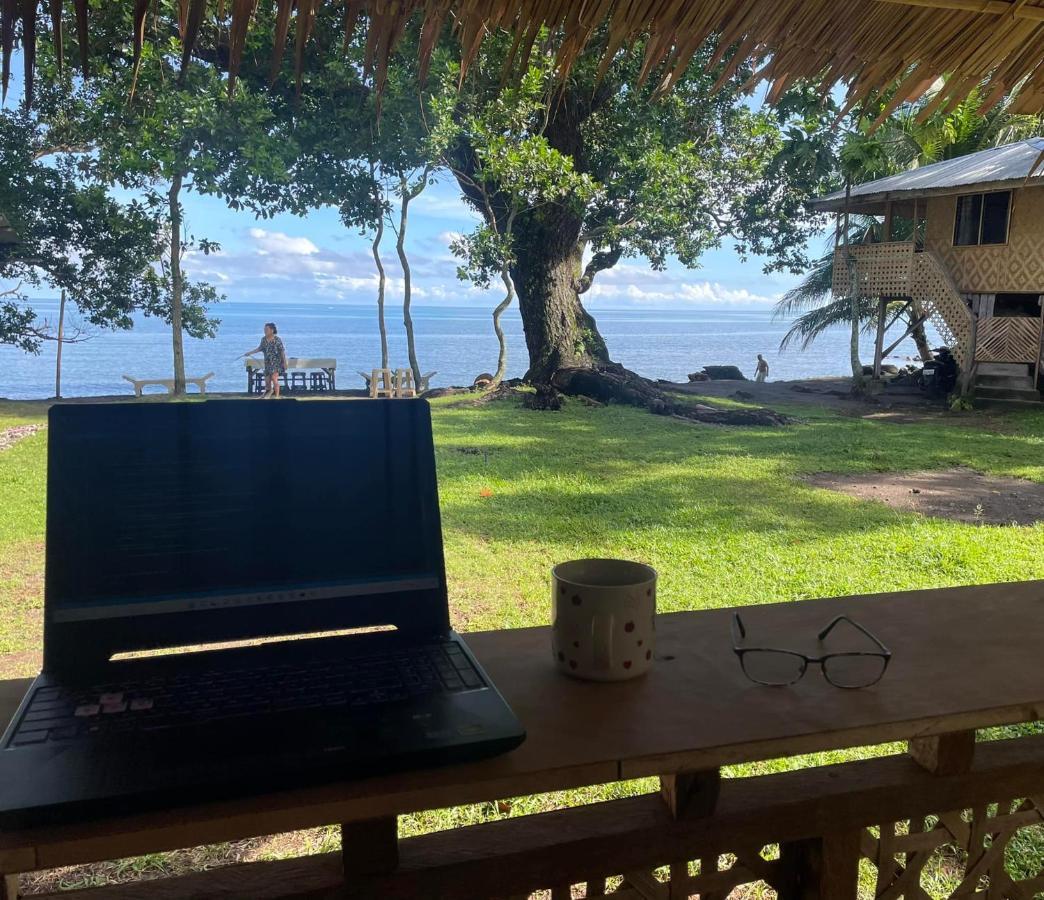 Bed and Breakfast Borbon'S Treehouse By The Sea Mambajao Exterior foto