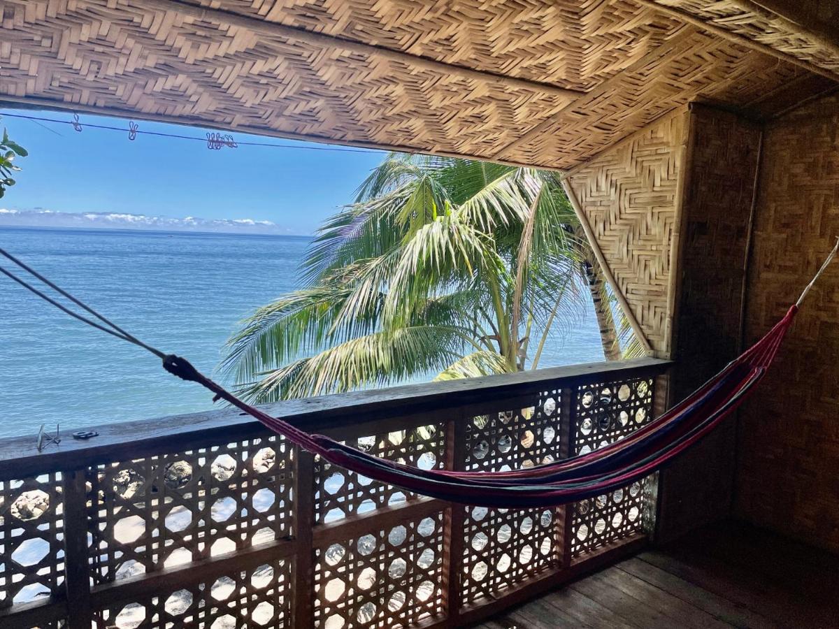Bed and Breakfast Borbon'S Treehouse By The Sea Mambajao Exterior foto