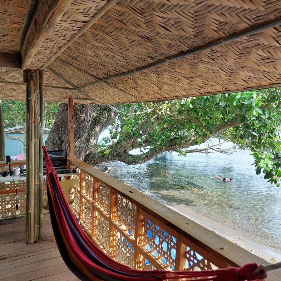 Bed and Breakfast Borbon'S Treehouse By The Sea Mambajao Exterior foto