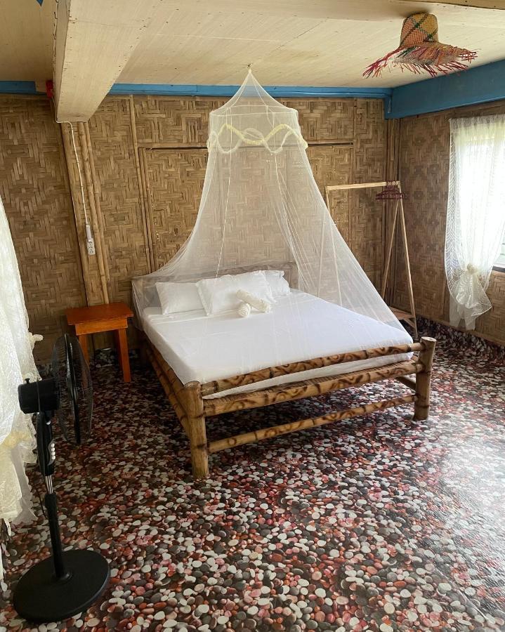 Bed and Breakfast Borbon'S Treehouse By The Sea Mambajao Exterior foto