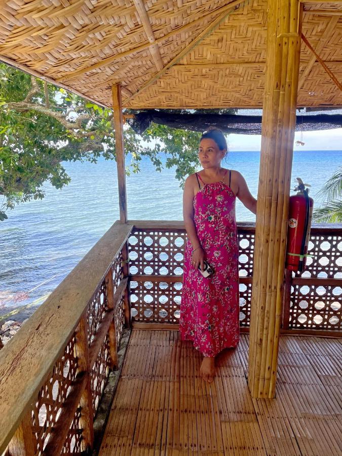 Bed and Breakfast Borbon'S Treehouse By The Sea Mambajao Exterior foto
